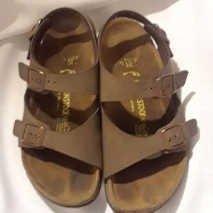 Kids nubuk sandals